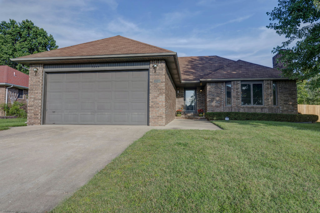 3244 South Greenbriar Avenue Springfield, MO 65804 3244 South Greenbriar Avenue Springfield, MO 65804
