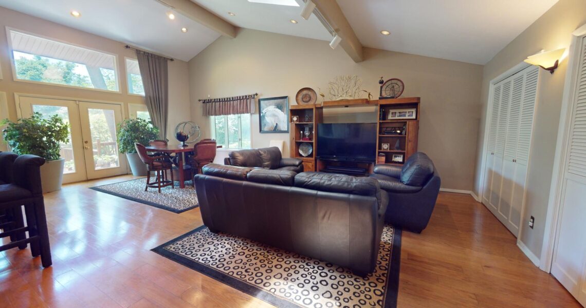 4364-E-Linwood-Street-05012024_201659