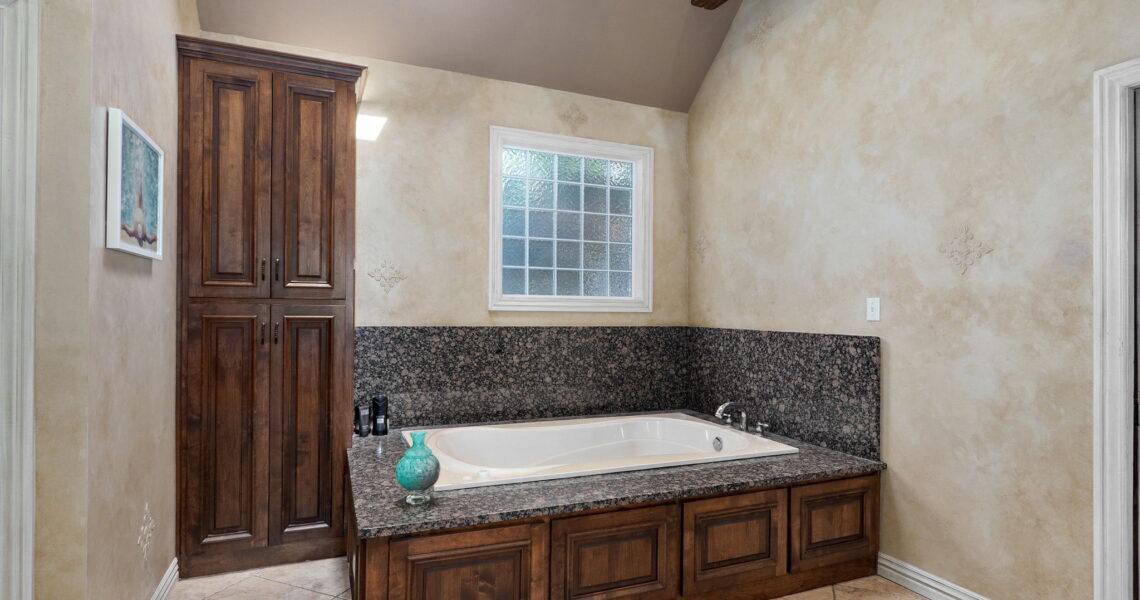 6024 Black Oak Dr-31